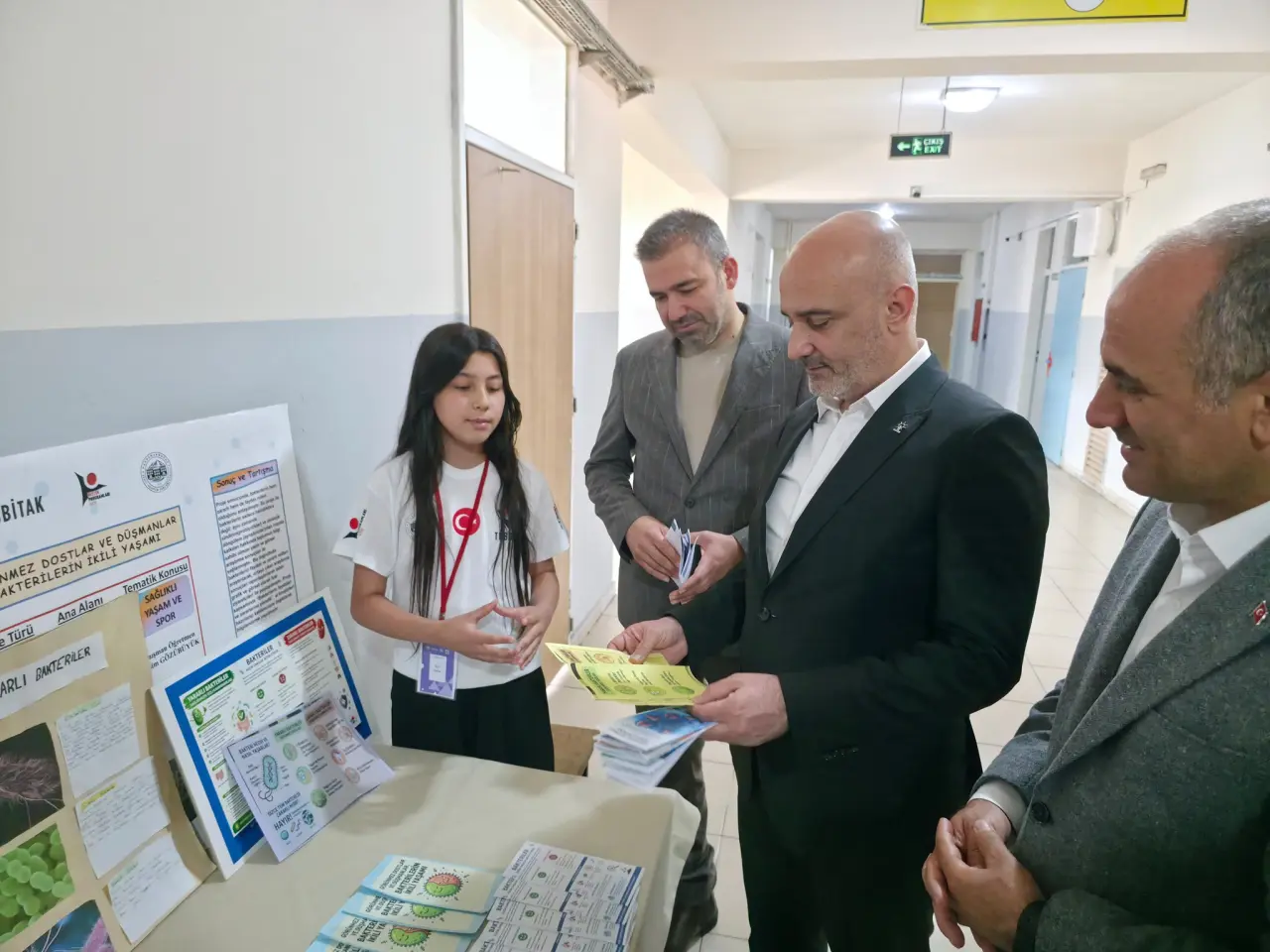 Gençlerin Bilimsel Başarısı Şehit Hüseyin Sarı Ortaokulu’nda Sergilendi 8