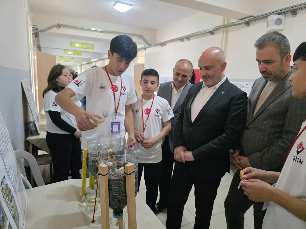 Gençlerin Bilimsel Başarısı Şehit Hüseyin Sarı Ortaokulu’nda Sergilendi 6