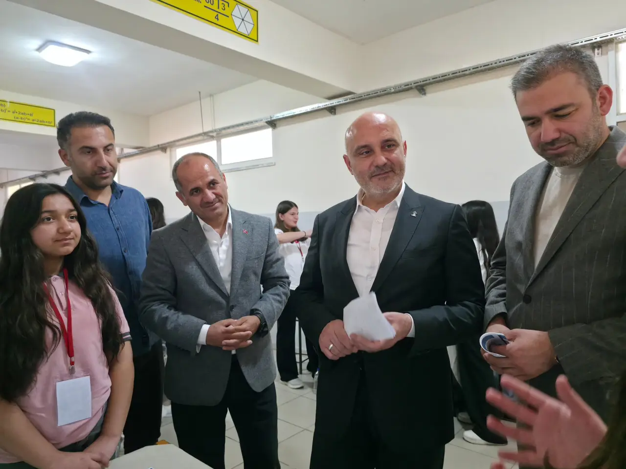 Gençlerin Bilimsel Başarısı Şehit Hüseyin Sarı Ortaokulu’nda Sergilendi 3