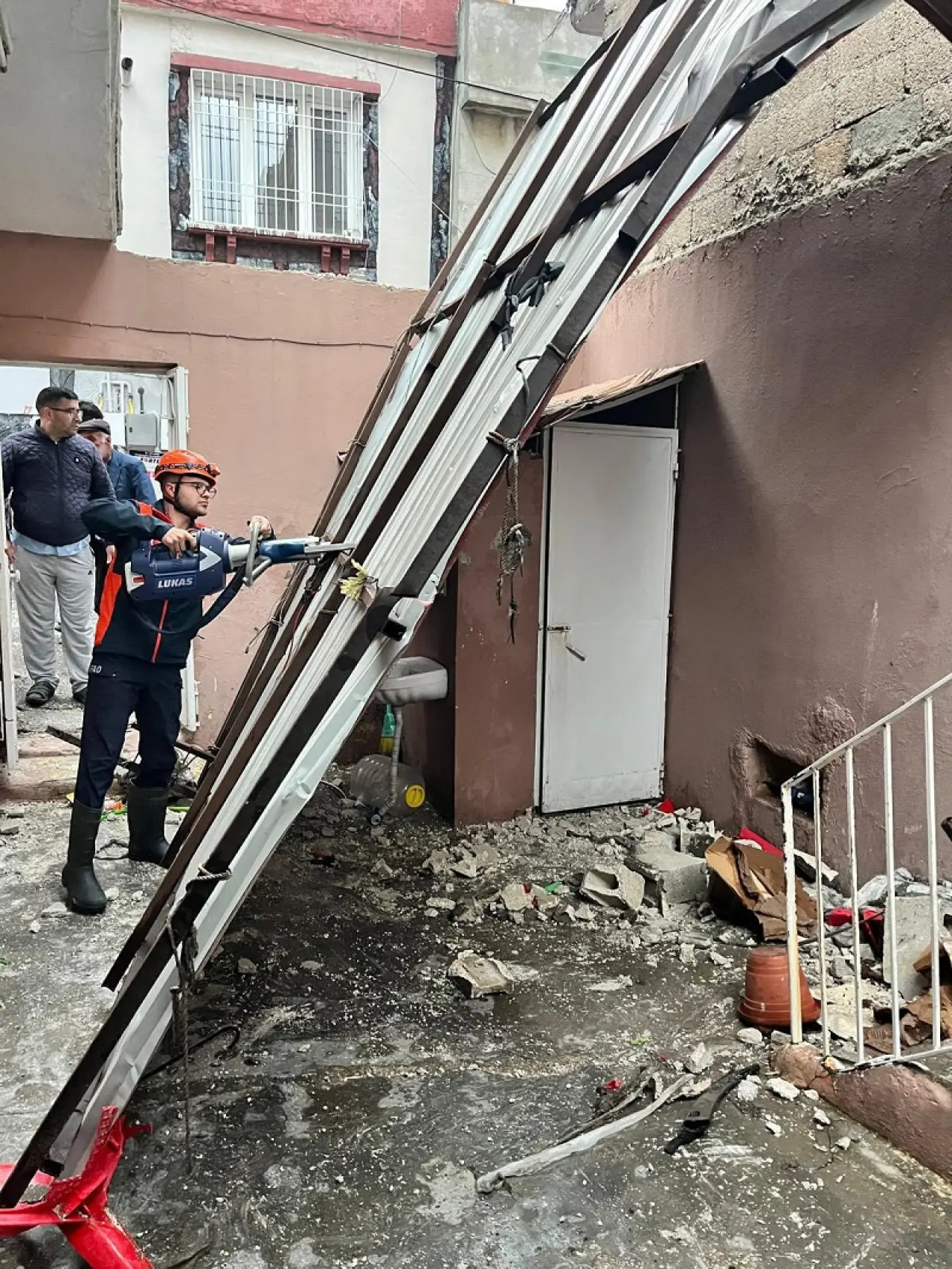 Türkiye Genelinde Olumsuz Hava Koşulları: 2 Can Kaybı 3