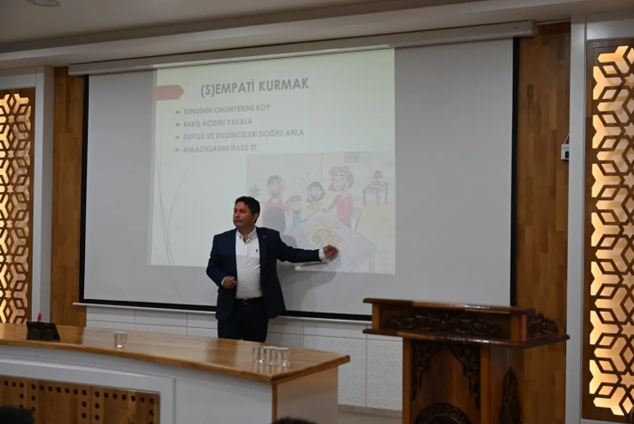 Türkoğlu Belediyesi’nden Personele "Bilinçli Aile" Eğitimi 3