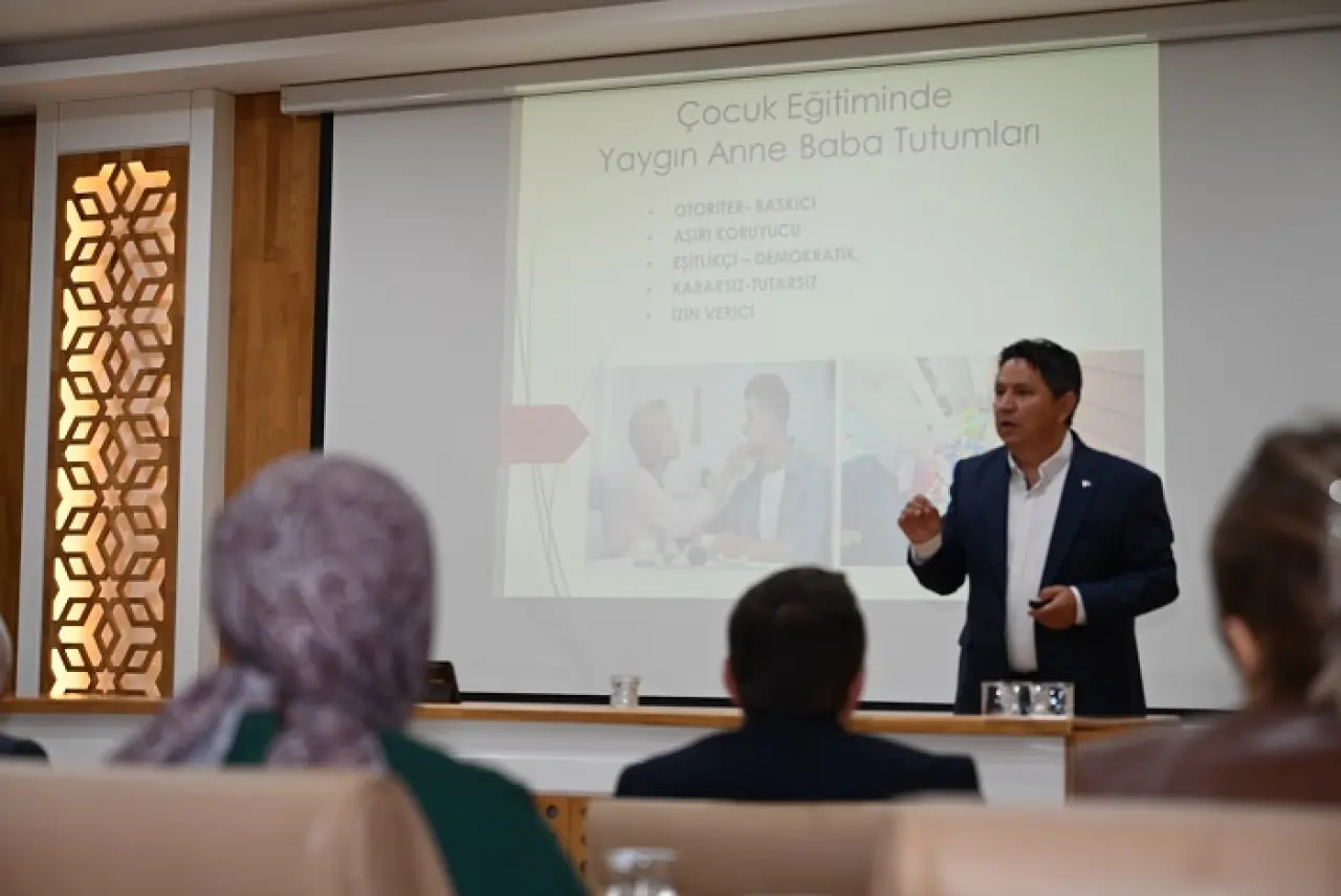 Türkoğlu Belediyesi’nden Personele "Bilinçli Aile" Eğitimi 5