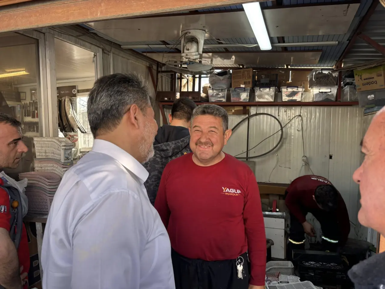 Vekil Debgici Demirciler Çarşısı Esnafı ile Bayramlaştı 3