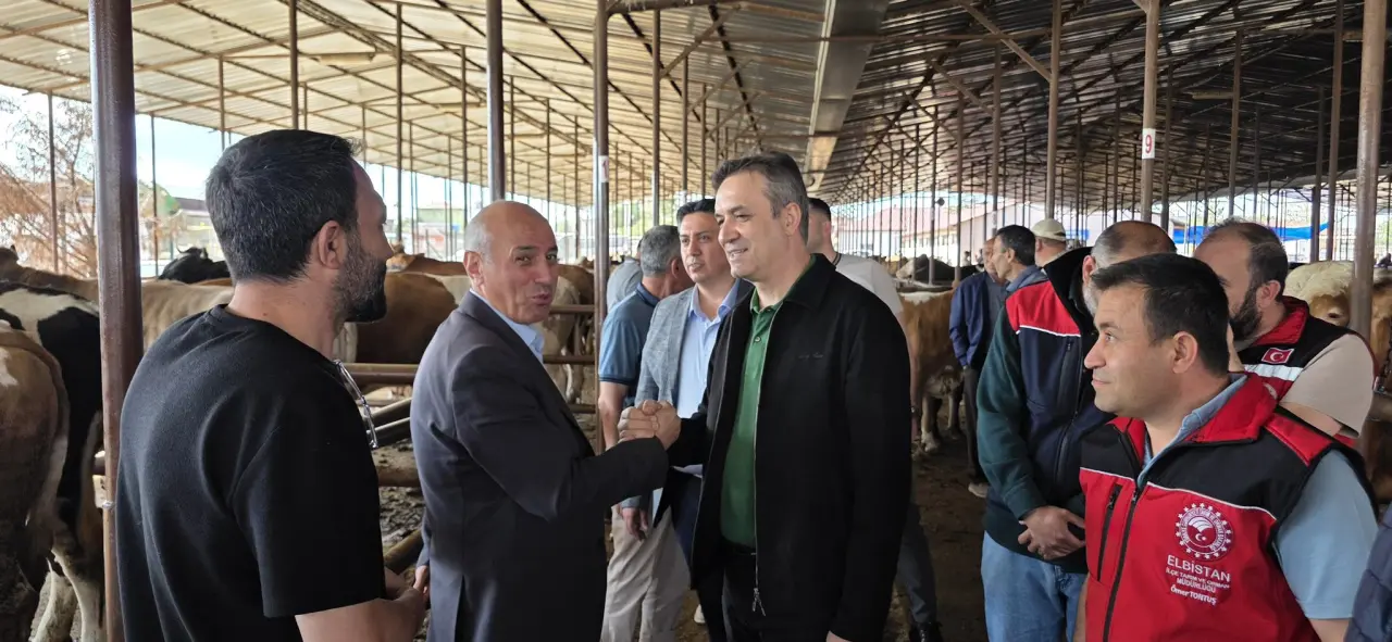 Vekil Kurt Elbistan Canlı Hayvan Borsası’nı Ziyaret Etti 4