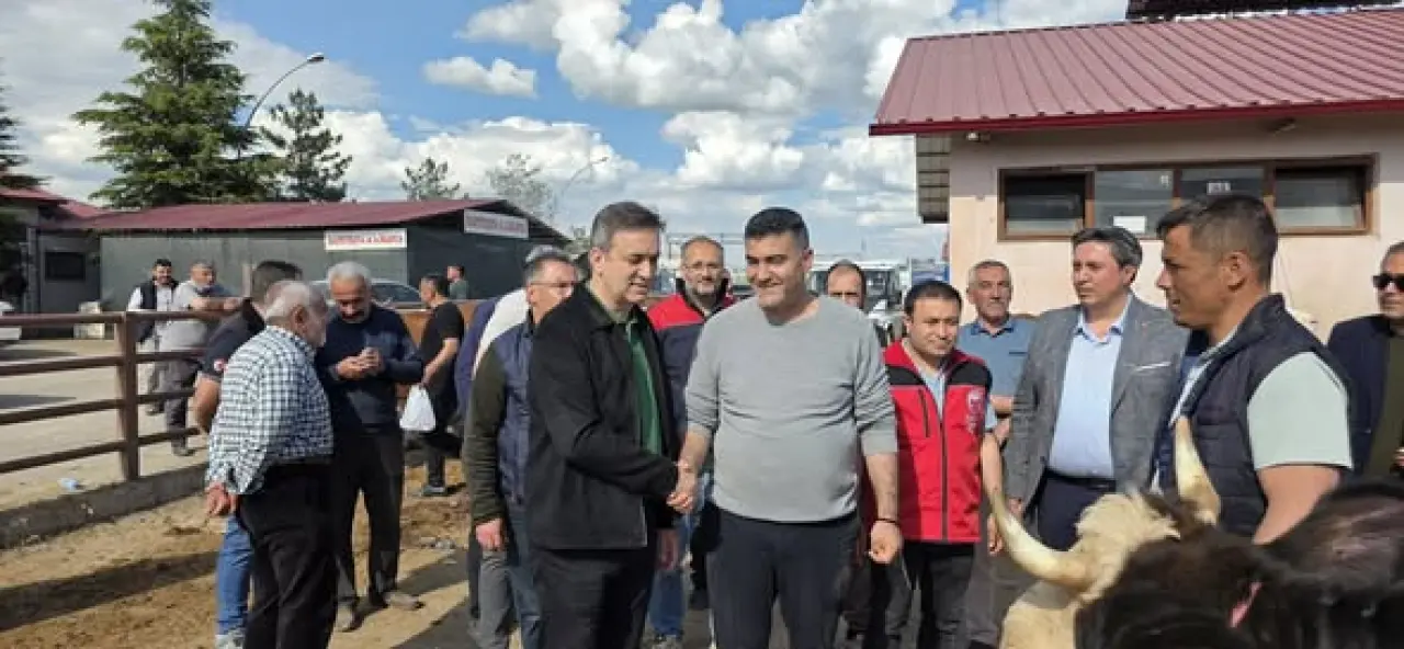 Vekil Kurt Elbistan Canlı Hayvan Borsası’nı Ziyaret Etti 3