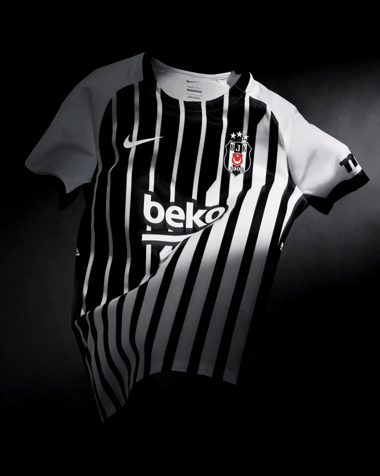 Beşiktaş, 2026/27 Sezonu Formalarını Tanıttı 2