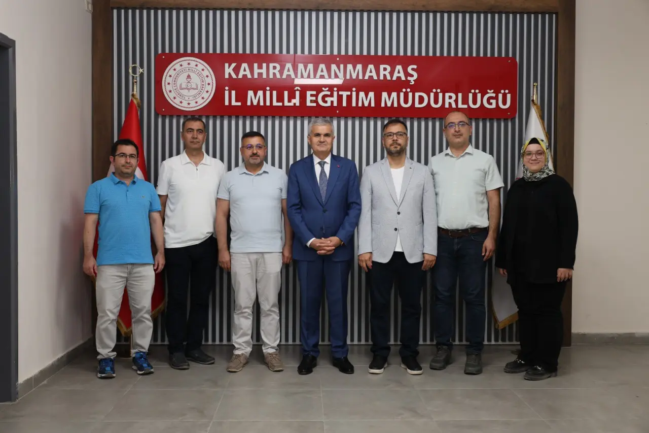 İstiklal Üniversitesi Akademisyenlerine Teşekkür Plaketi 3