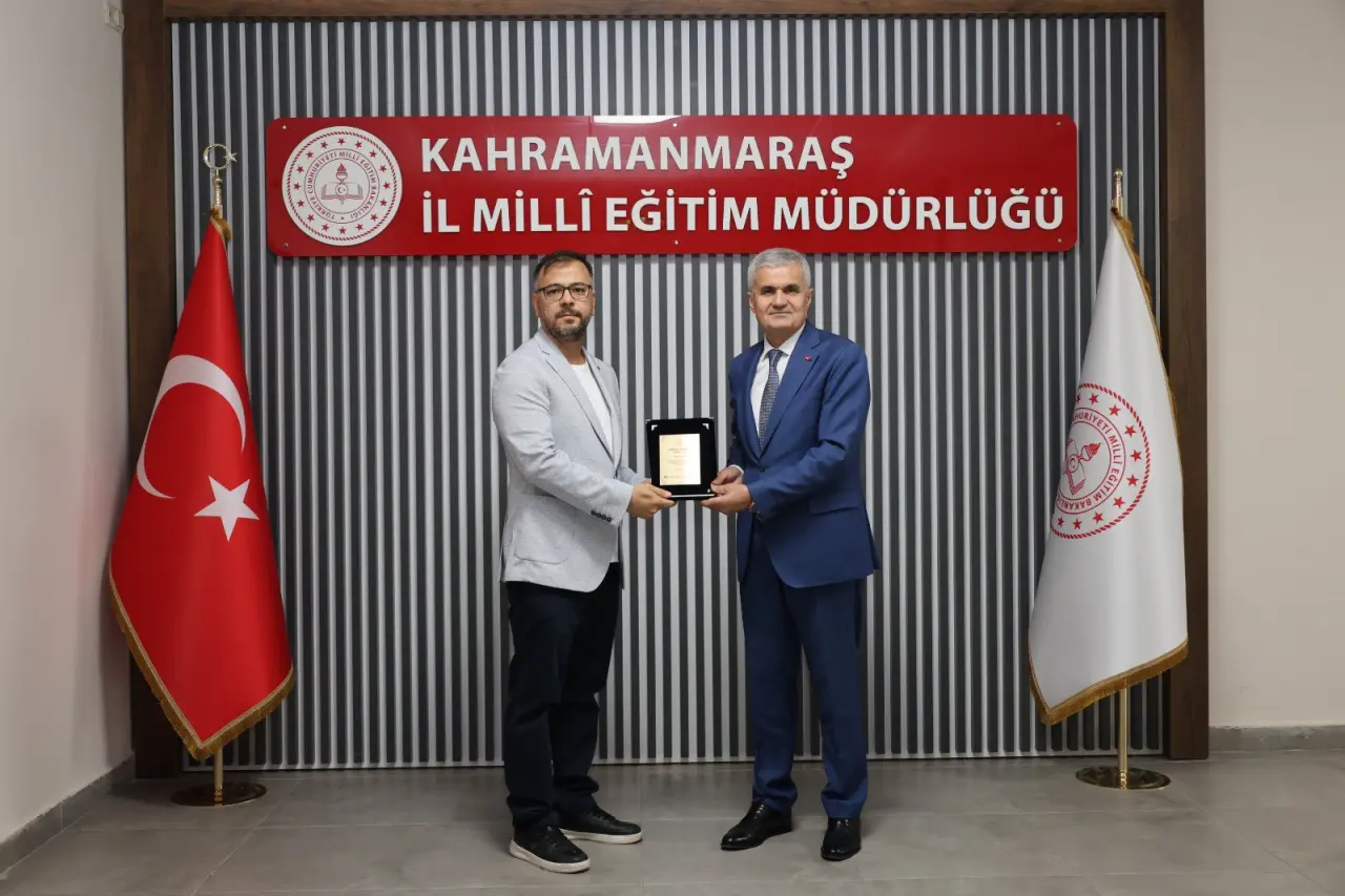 İstiklal Üniversitesi Akademisyenlerine Teşekkür Plaketi 2
