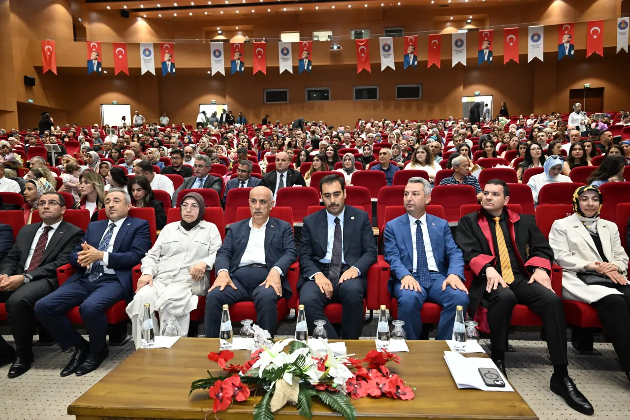 KSÜ Diş Hekimliği Fakültesi Mezunlarını Uğurladı 1