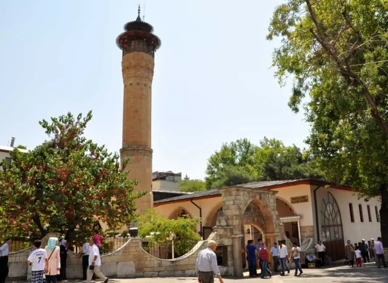 Yüzyıllardır Ezanın Susmadığı Mabet: İşte Ulu Camii'nin Tarihteki Yeri 3