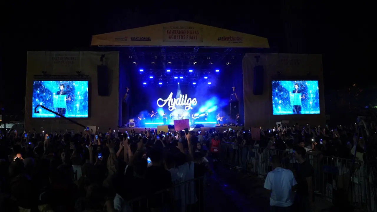 Aydilge KAFUM’da Sahne Aldı, Fuarda Coşku Zirveye Çıktı 2