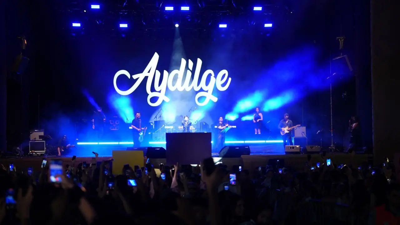 Aydilge KAFUM’da Sahne Aldı, Fuarda Coşku Zirveye Çıktı 3