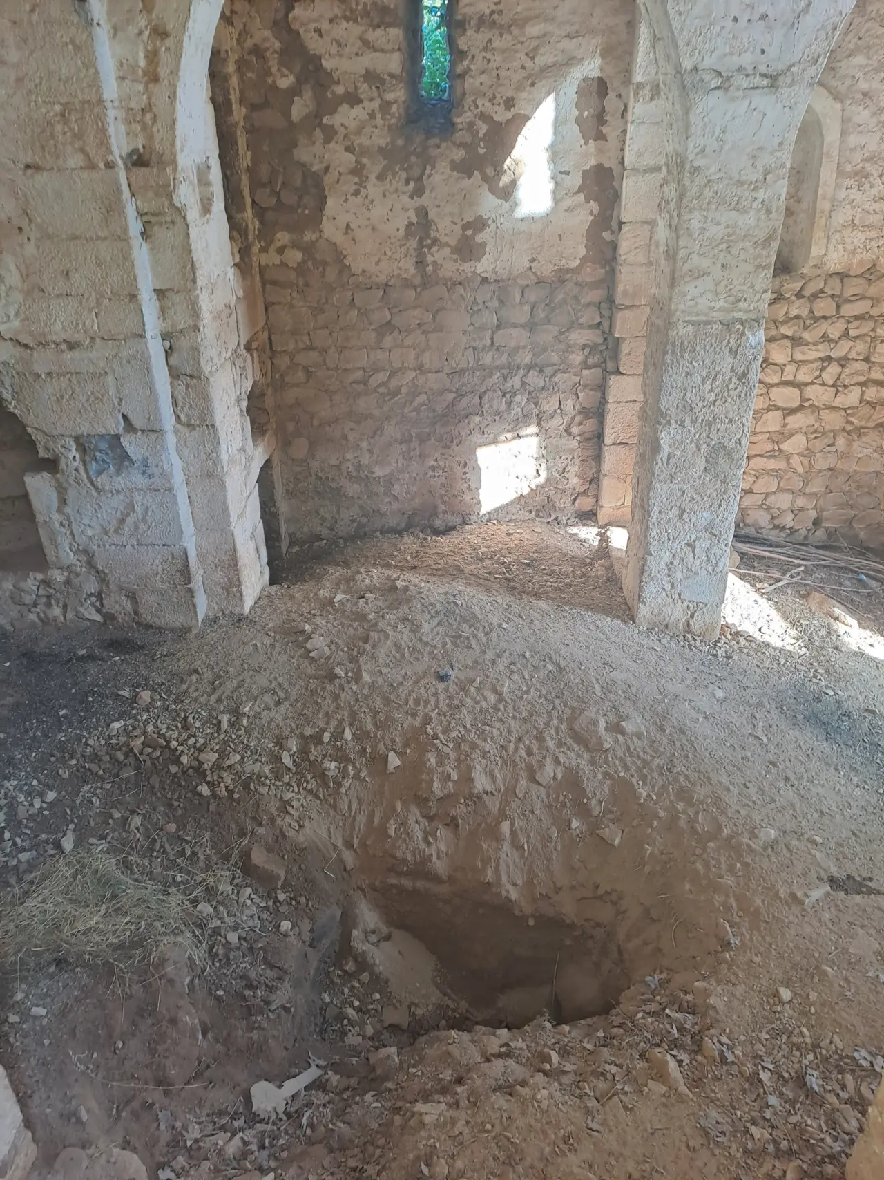 Kahramanmaraş’ın Tarihi Hazinesi Anabat Kilisesi Yok Olma Tehlikesiyle Karşı Karşıya 4