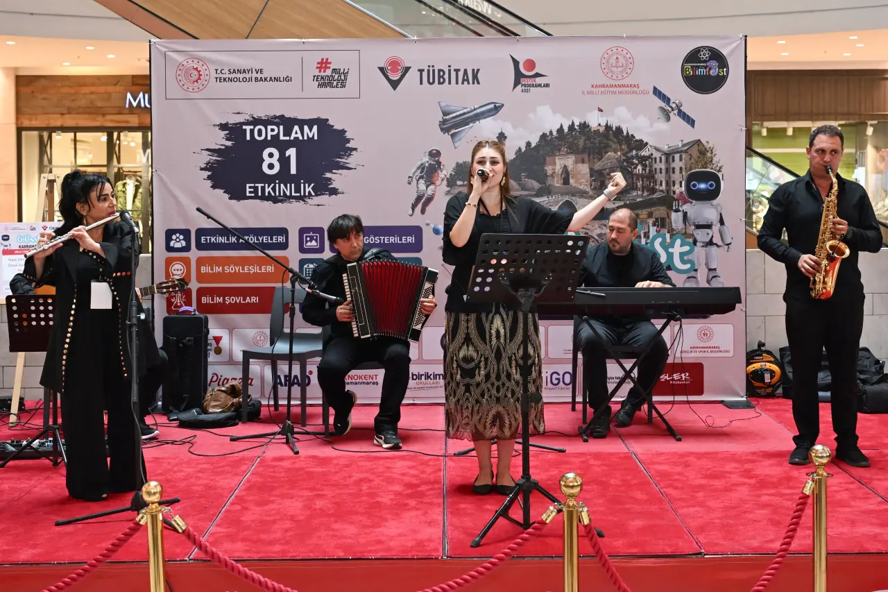 Rektör Okumuş BİLİMFEST’te Öğrencilerle Bir Araya Geldi 7