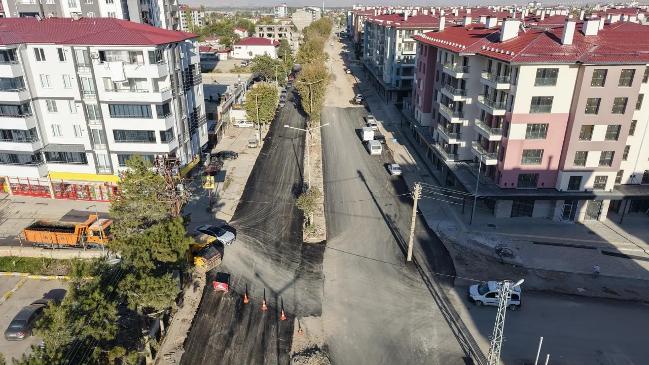 Elbistan’da rezerv alan yolunda asfaltlama başladı 2