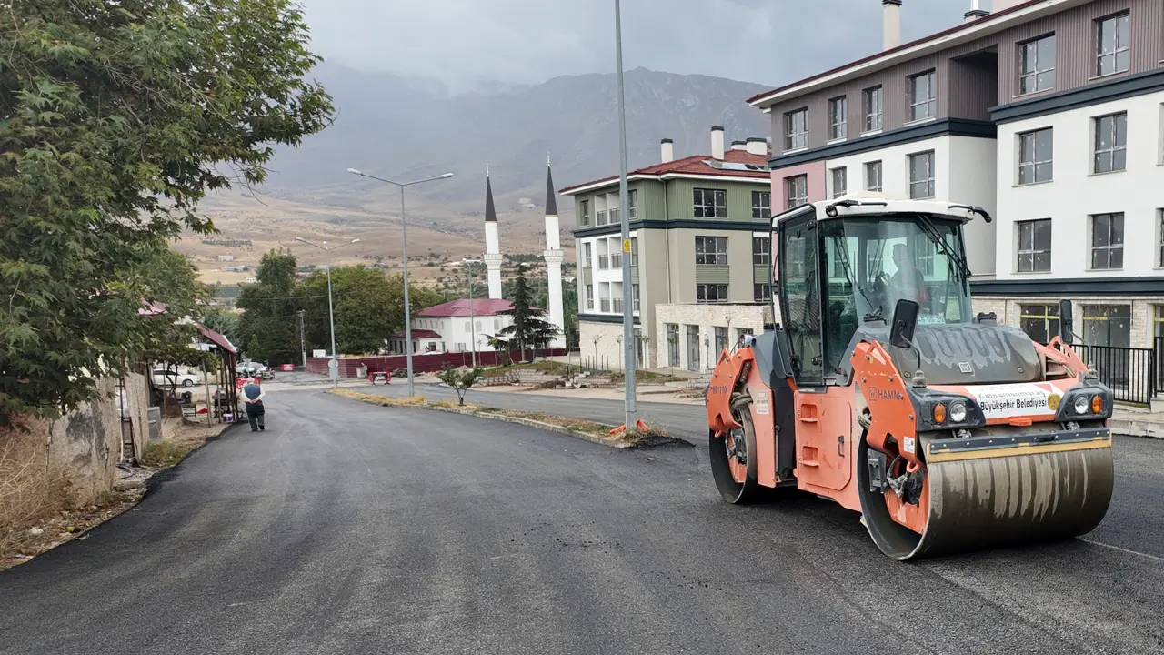 Kahramanmaraş’ta 4 İlçede 24 Nokta Asfalt Programına Alındı 3