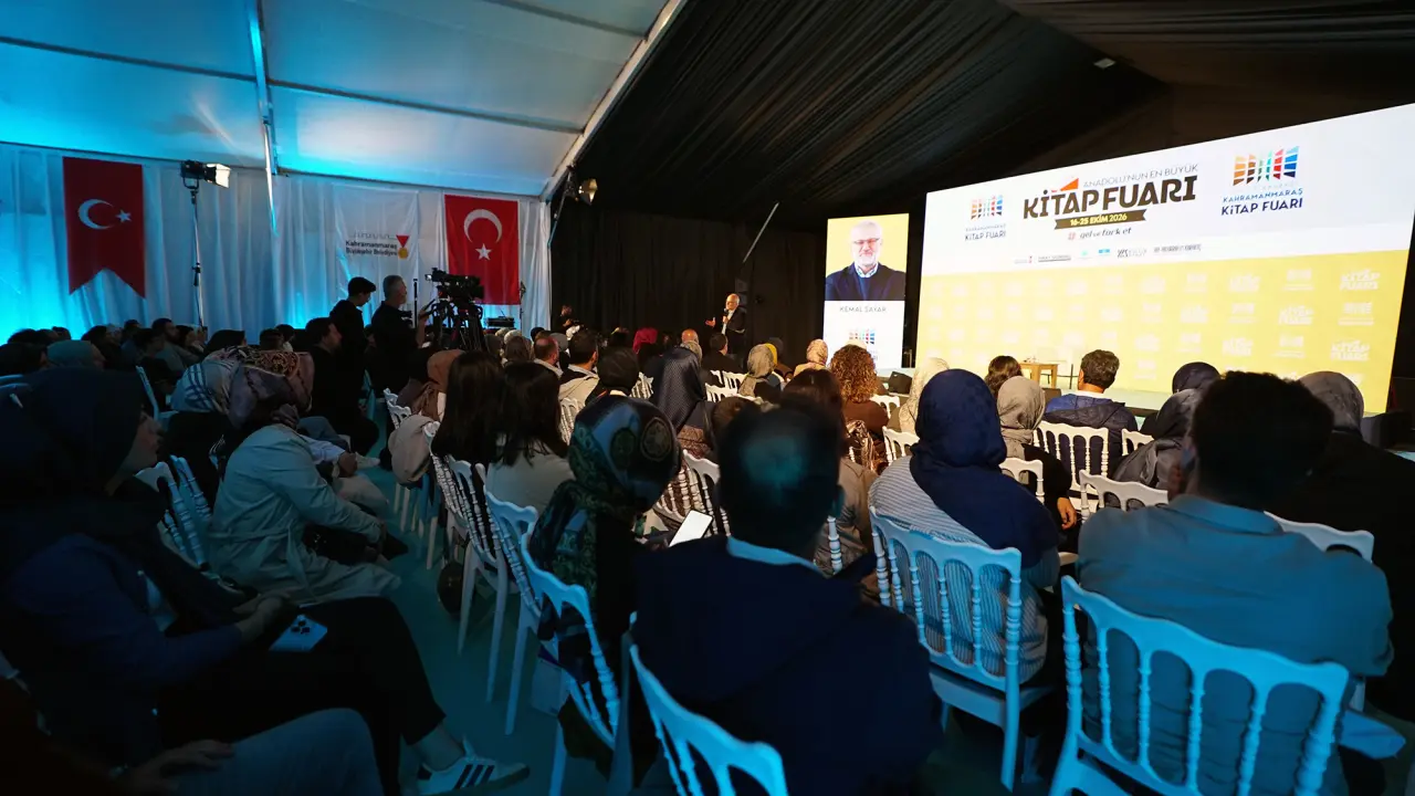 Kemal Sayar, Kahramanmaraş Kitap Fuarı’nda Okurlarıyla Buluştu 4