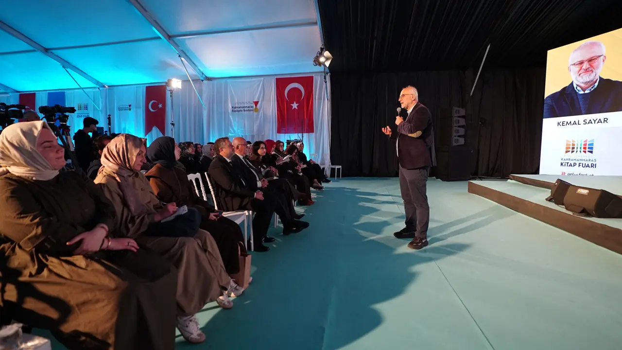 Kemal Sayar, Kahramanmaraş Kitap Fuarı’nda Okurlarıyla Buluştu 3