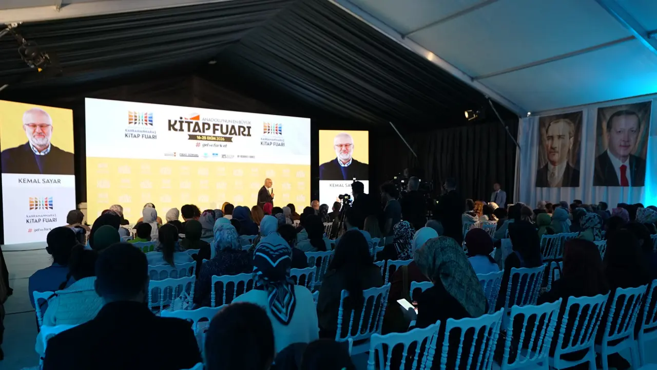 Kemal Sayar, Kahramanmaraş Kitap Fuarı’nda Okurlarıyla Buluştu 1