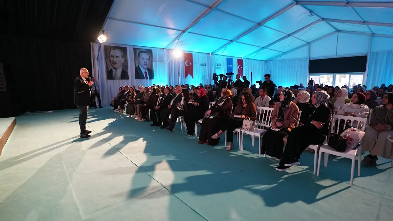 Kemal Sayar, Kahramanmaraş Kitap Fuarı’nda Okurlarıyla Buluştu 2
