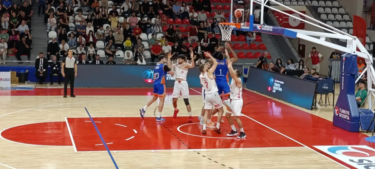 Kipaş İstiklal Basketbol evinde 114 sayı attı, zirveye yükseldi 4