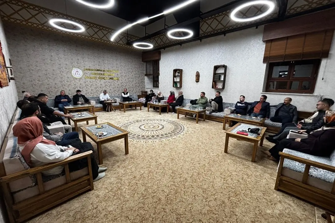 bir veya daha fazla kişi görseli olabilir