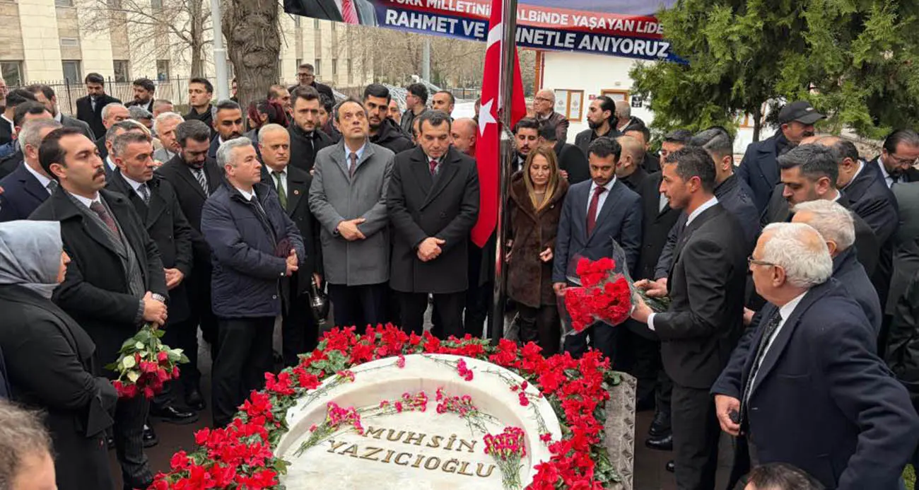Muhsin Yazıcıoğlu, vefatının 17. yıldönümünde kabri başında anıldı İhlas  Haber Ajansı