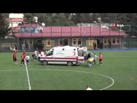 Kahramanmaraş'ta bilinci kapanan futbolcu dakikalarca sedye ve ambulans bekledi