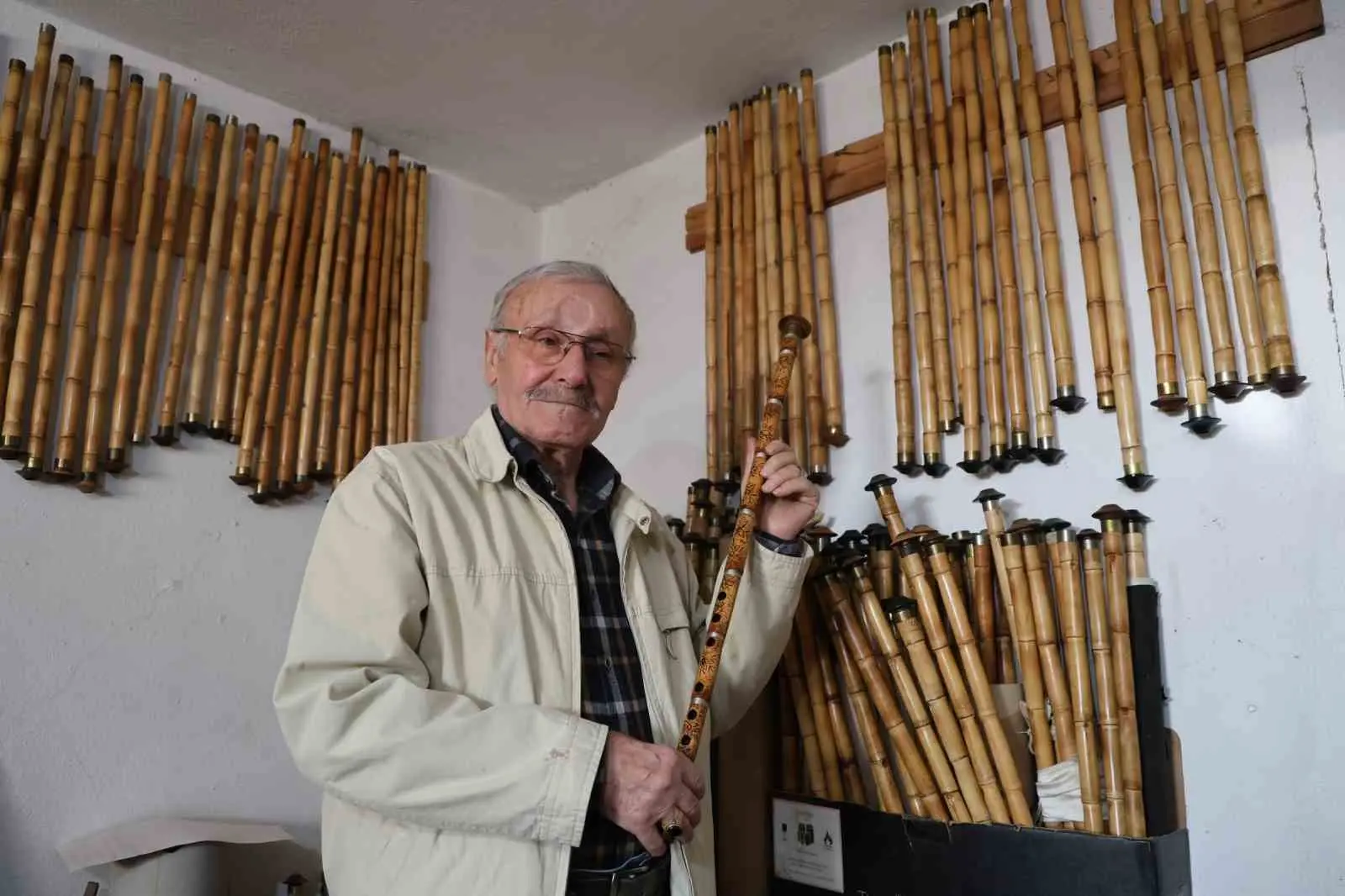 80 yaşında Çukurova kamışlarını sanata dönüştürüyor
