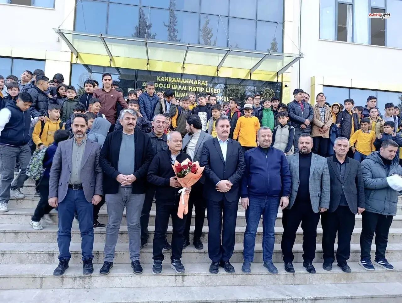 Kahramanmarasta 40 Yillik Ogretmen Duygusal Torenle Emekliye Ugurlandi 1