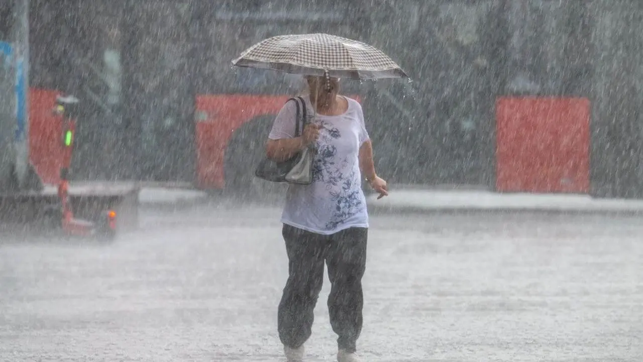 32 şehre sağanak yağış uyarısı! Sıcaklıklar 3-5 derece düşüyor - Lider Haber