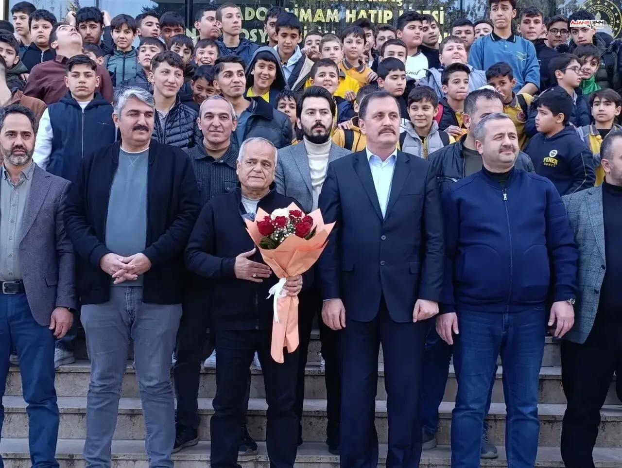 Kahramanmarasta 40 Yillik Ogretmen Duygusal Torenle Emekliye Ugurlandi 2