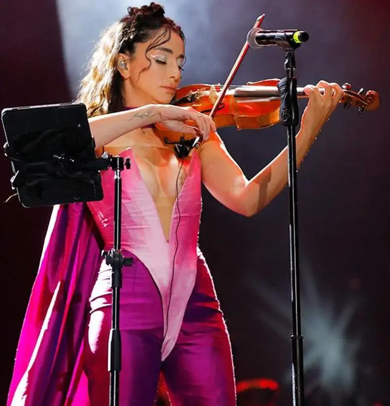 Öykü Gürman doğum gününde sahnede - Magazin Haberleri - Milliyet