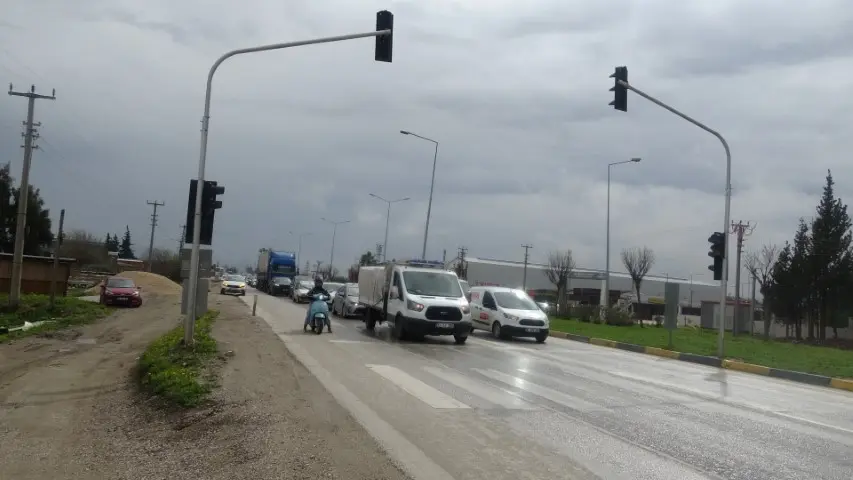 Bayram öncesi trafikte kırmızı ışık denetimi: Kural ihlali yapanlar kamerayla tespit edilip, telefonla arandı