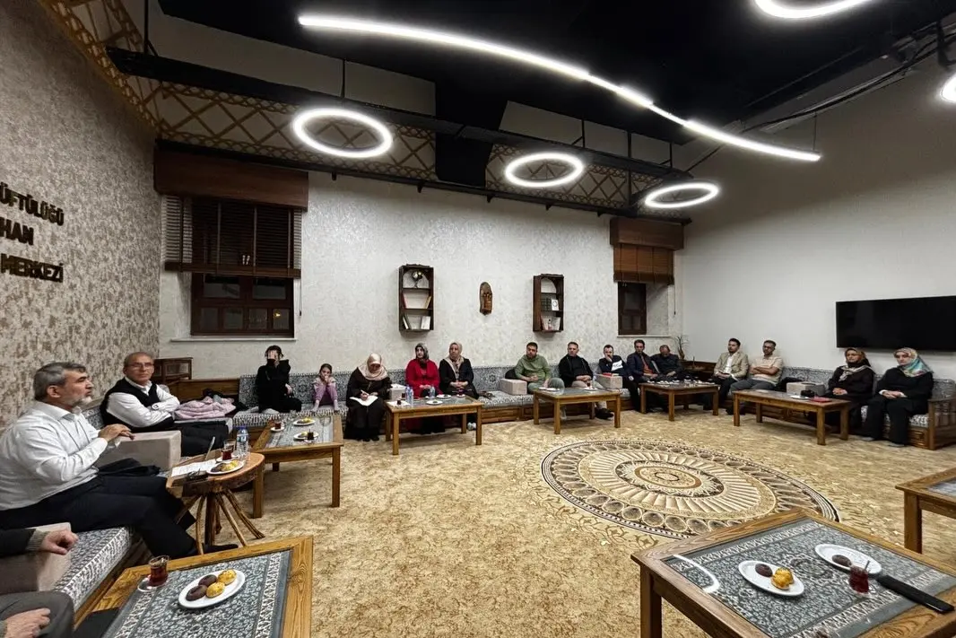 ışık ve iç mekan görseli olabilir