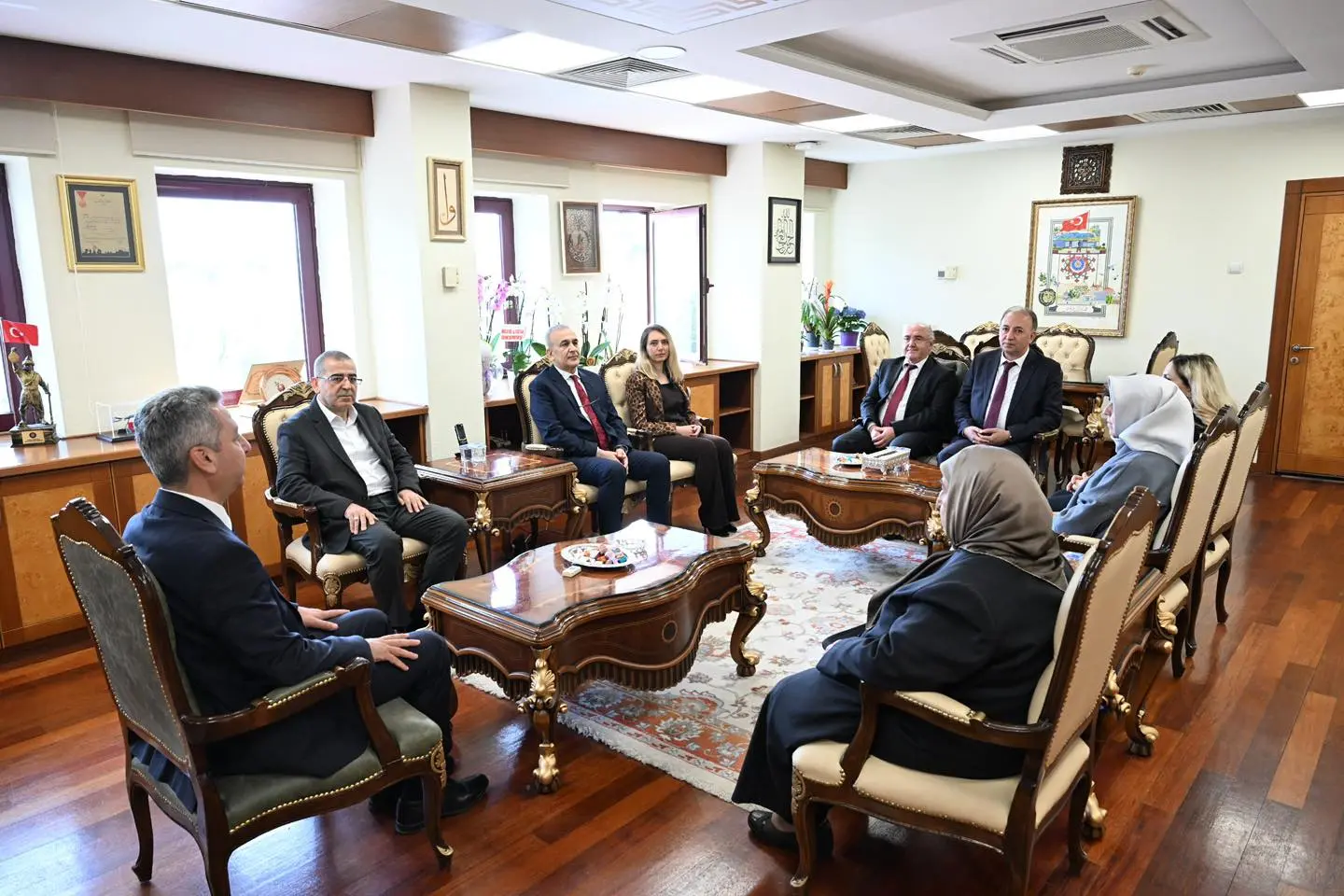 Oval Ofis görseli olabilir