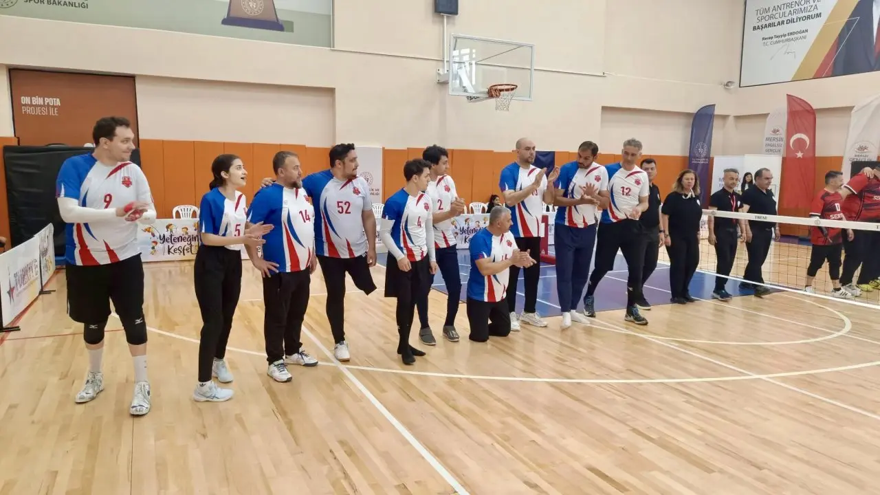 Kahramanmaraş Büyükşehir'in Oturarak Voleybol Takımı Namağlup Zirvede
