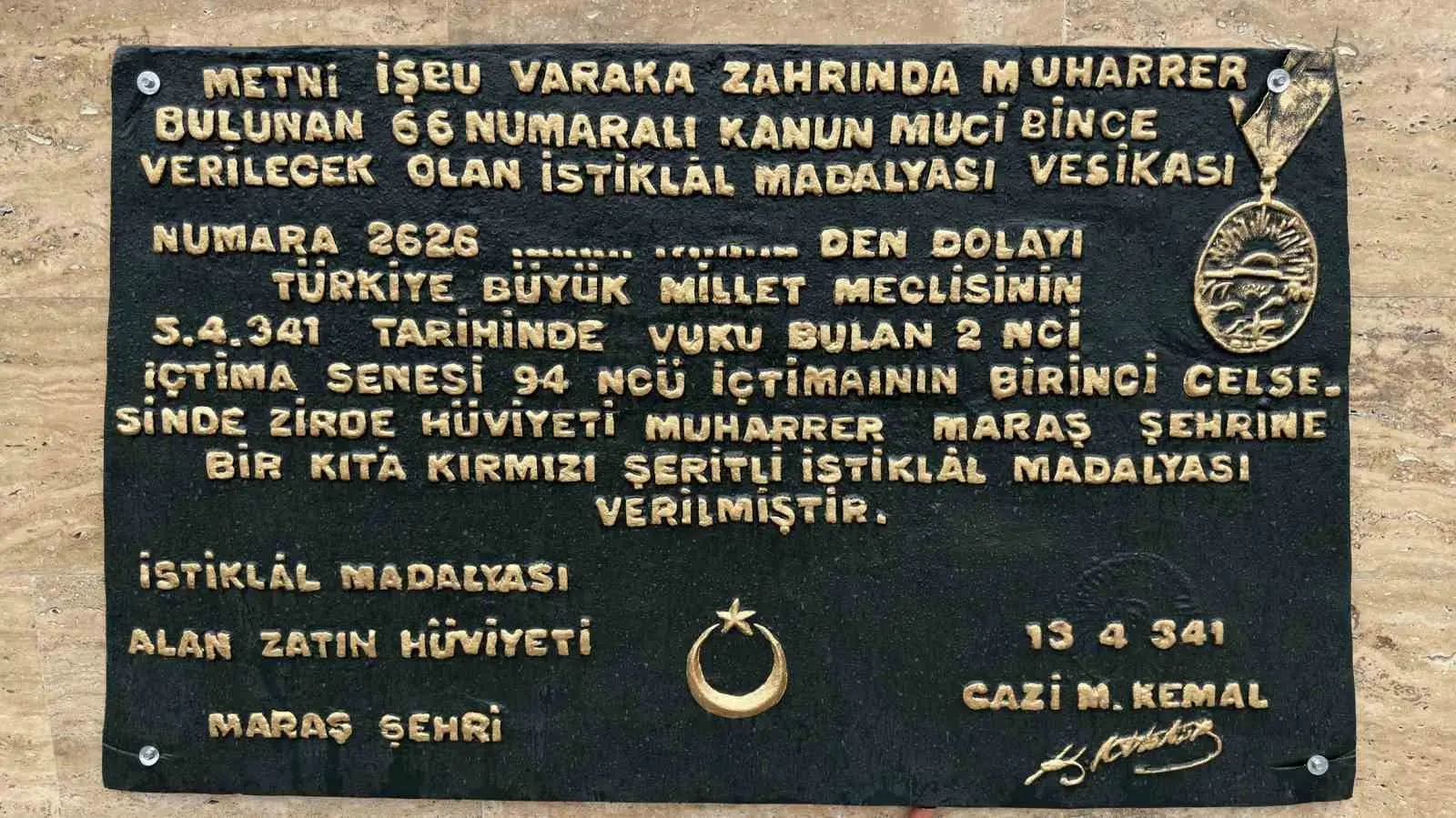 Kıbrıs Meydanı’ndaki anıt yeniden ait olduğu yerde