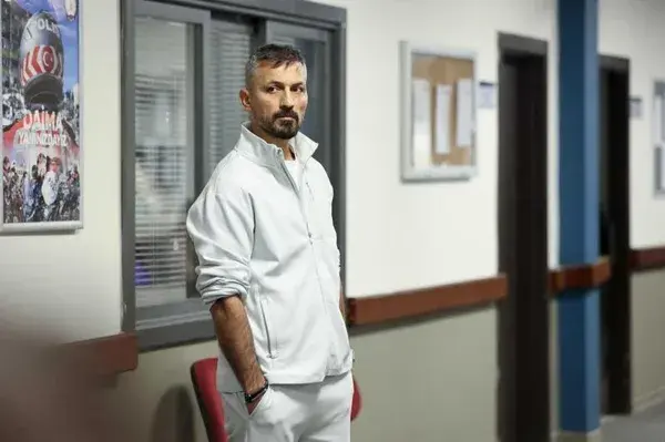 Altı Üstü İstanbul"un ilk bölümü bu akşam atv'de! Ödüllü oyuncu Feyyaz Duman'dan özel açıklamalar: "Seyirci eski mahalle dizilerini çok özledi" - Galeri - Trend Magazin