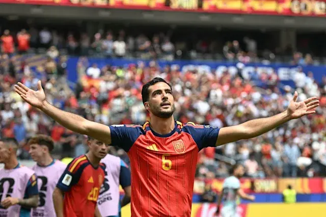Son dakikaların golcüsü Mikel Merino, bir kere daha İspanya'yı ipten aldı