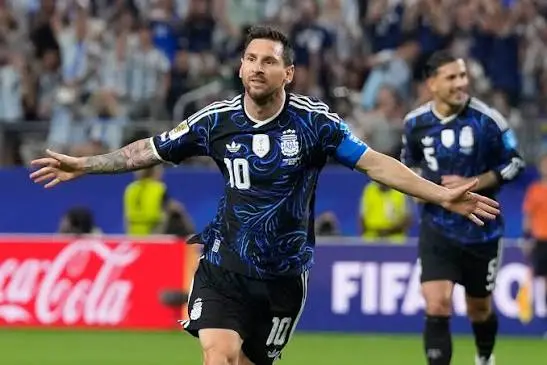 Messi 19. Dünya Kupası golünü attı, Arjantin J Grubu'ndaki tüm maçlarını kazandı; Cezayir de hayallerini sürdürmeye devam etti.