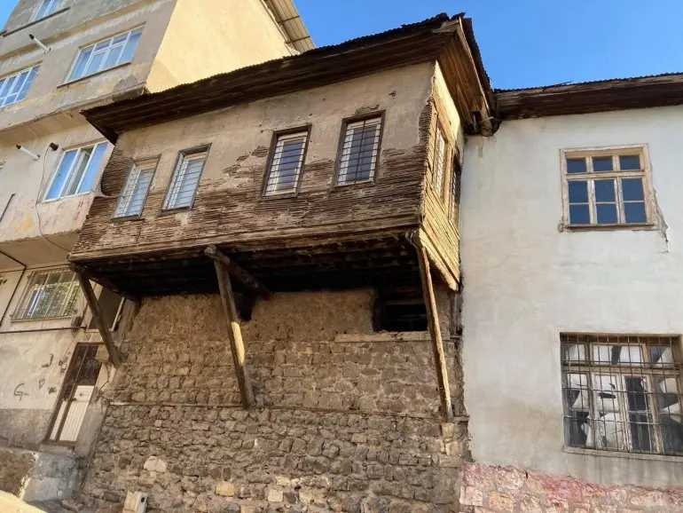 KAHRAMANMARAŞ'TA ESKİ EVLER VE KAPILAR-1
