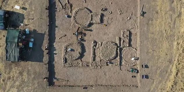 Domuztepe Höyüğü'nde 7 bin 600 yıl öncesine ait çocuk iskeleti ve gümü