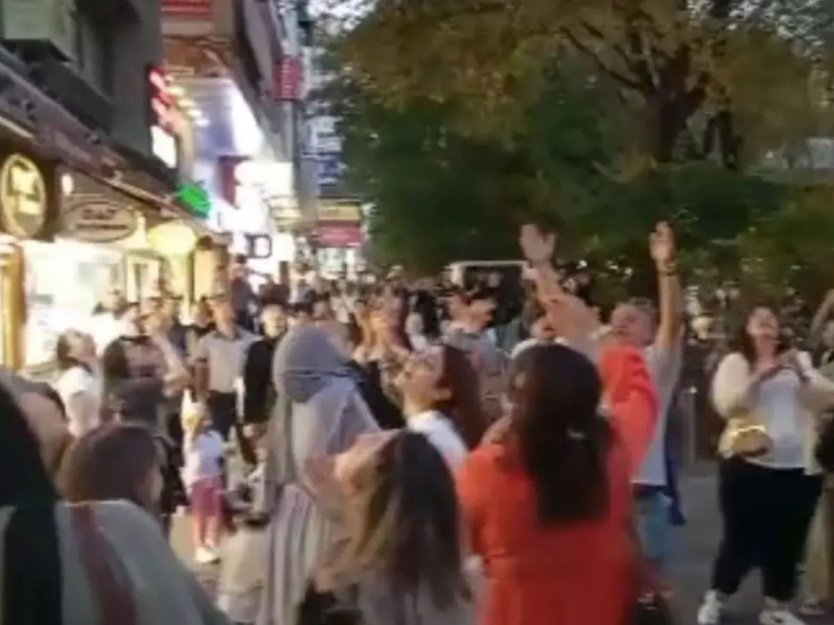 Ankara Kızılay Meydanı'nda ilginç anlar: Klip çekiminde binadan aşağı para saçıldı!