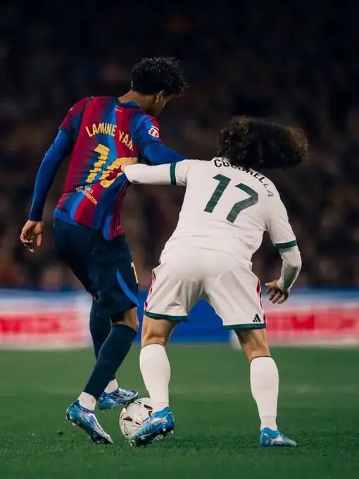 futbol, futbol, krampon ve yazı görseli olabilir