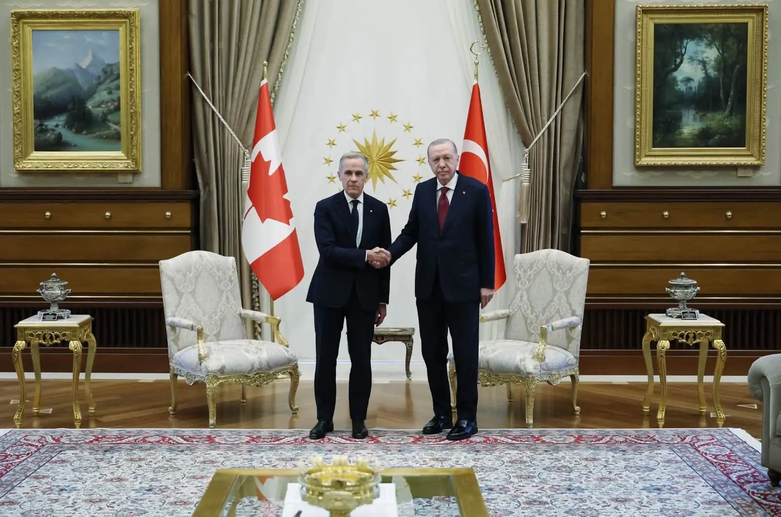 Oval Ofis ve yazı görseli olabilir