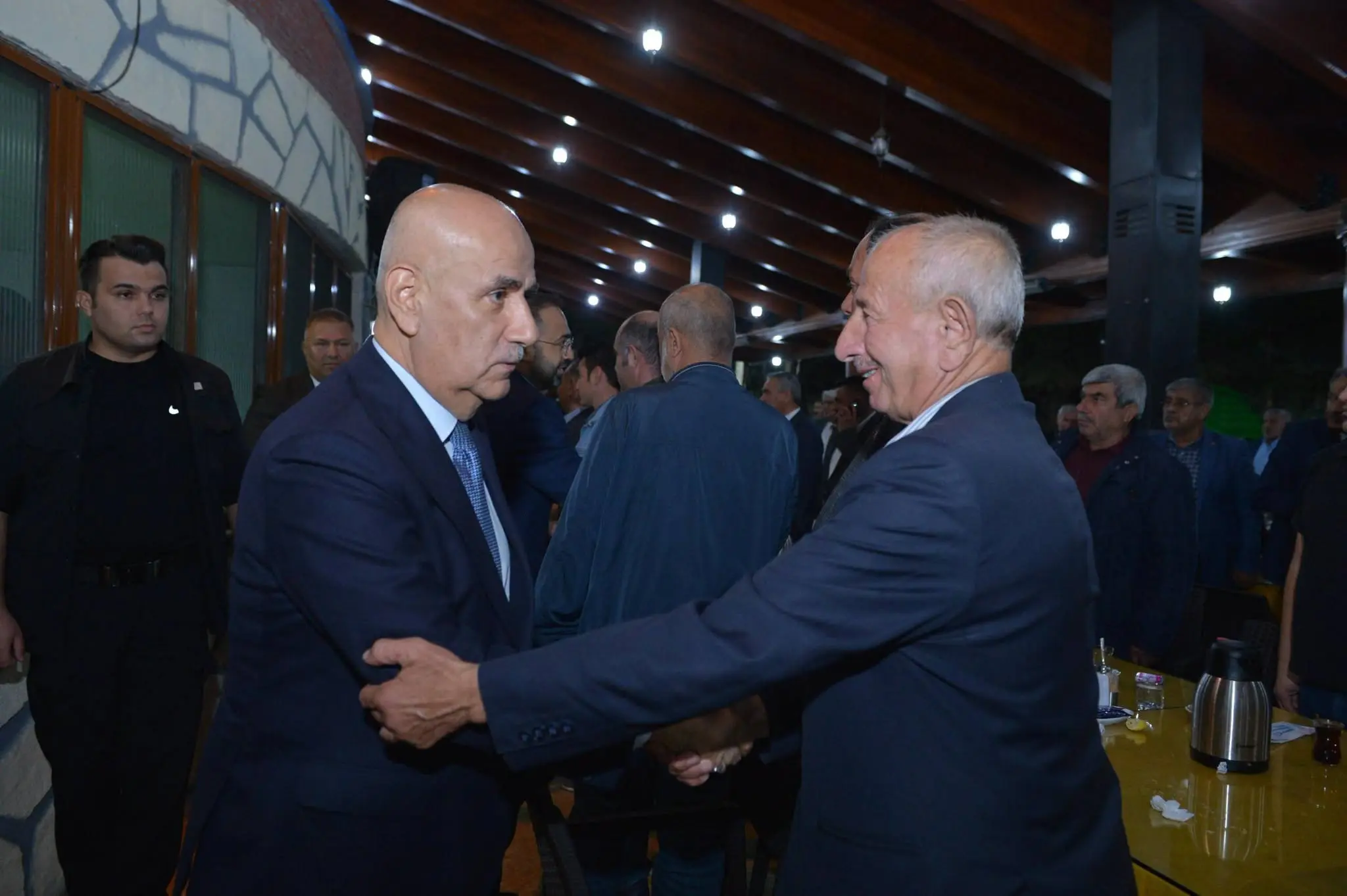 bir veya daha fazla kişi görseli olabilir