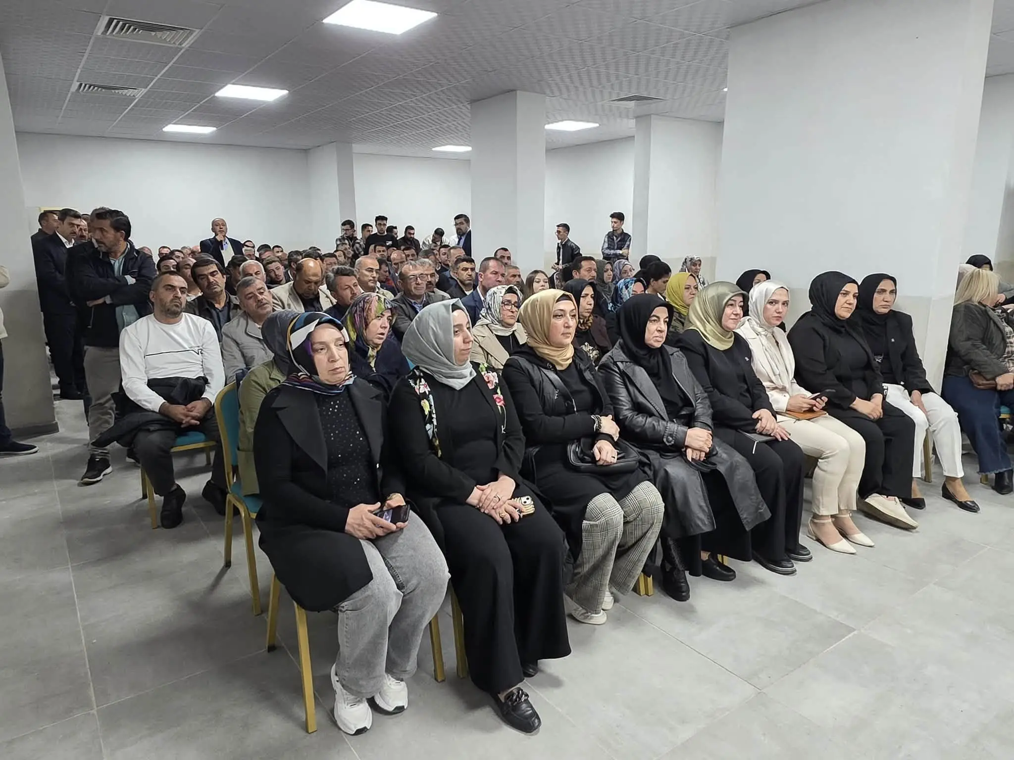 bir veya daha fazla kişi görseli olabilir