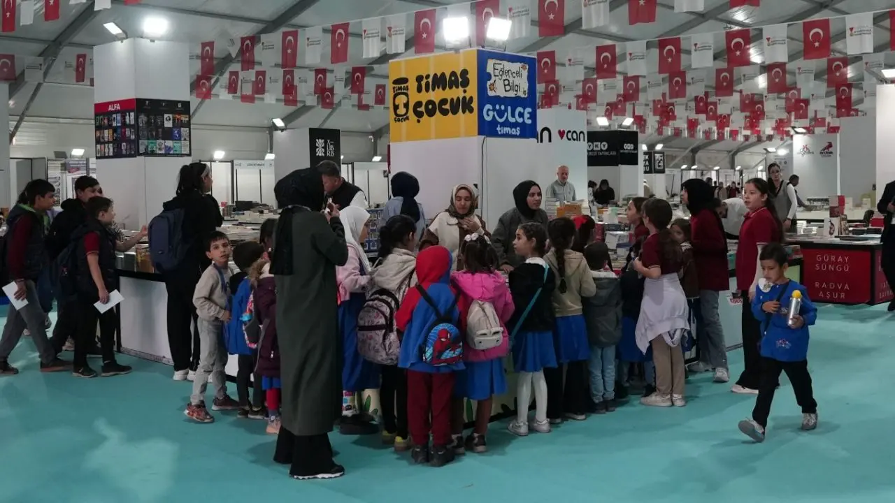 Kahramanmaraş Kitap Fuarı'nda Tarihi Rekor! Ziyaretçi Sayısı 400 Bini Aştı (9)
