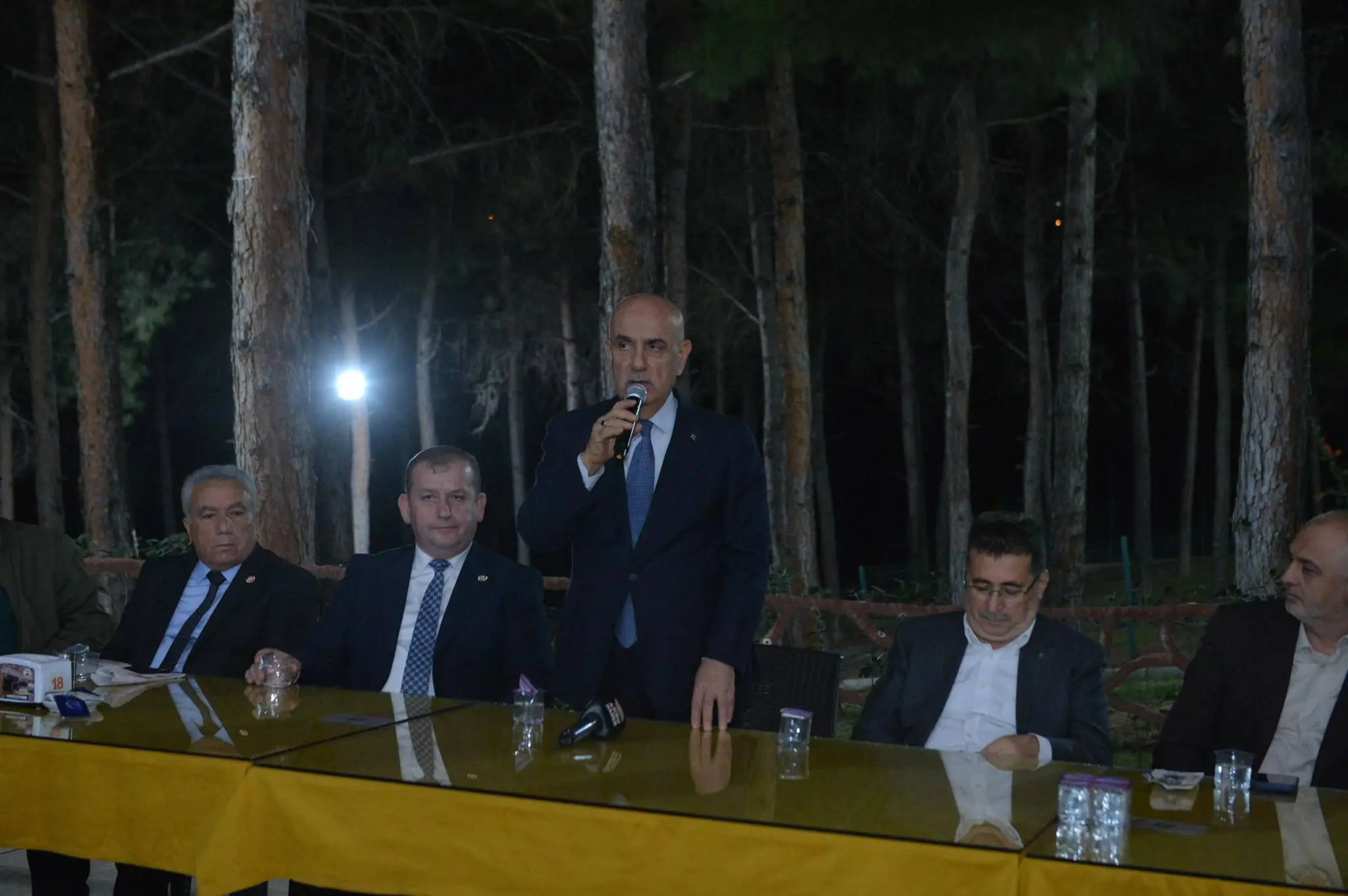bir veya daha fazla kişi görseli olabilir